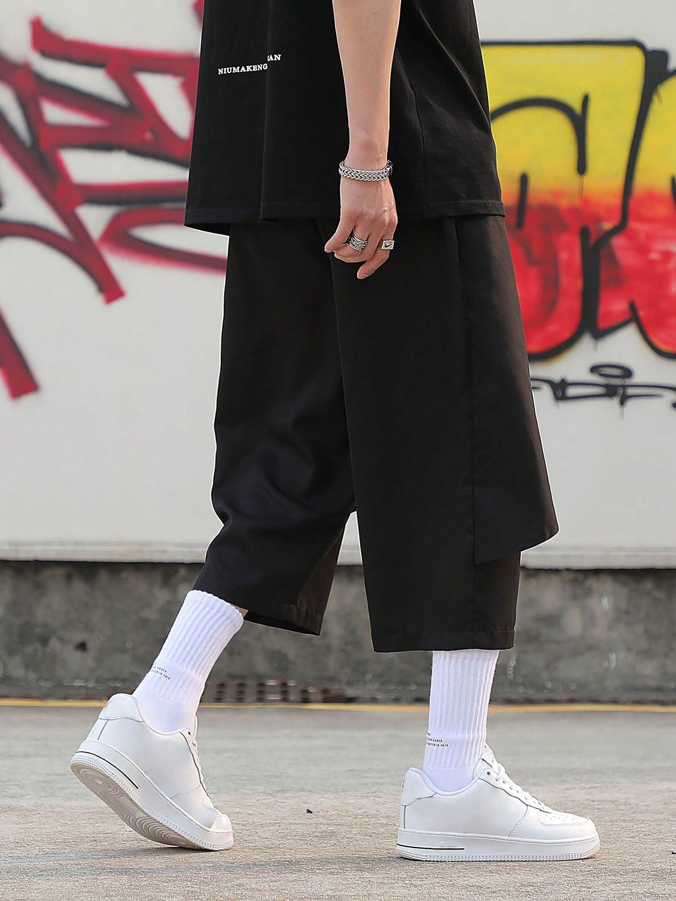 Tulip Hem Capris Pants